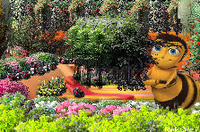 Garden design:Hi, I'm Billy, welcome to my pad. Thought you'd like to take a quick peek at my main stay. Yep, this is where it all happens.... HONEY, it begins in the home for me... Of course outside pollen is good, but there is nothing like a good ole' dose of home made stuff... know what I mean? Mom taught me everything I know. It's the best. Come on over for a visit. Garden design:Billy's Place