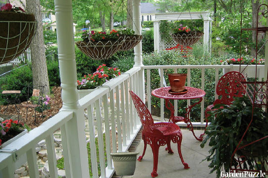 Garden design:PICTURE MY PORCH IN RED - Winter