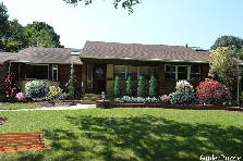 Garden design:FRONT OF HOUSE