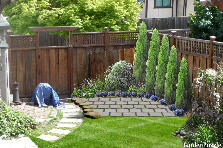 Garden design:Corner with Arborvite