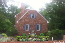 Garden design:Mills Bluff Side Garden by Garage